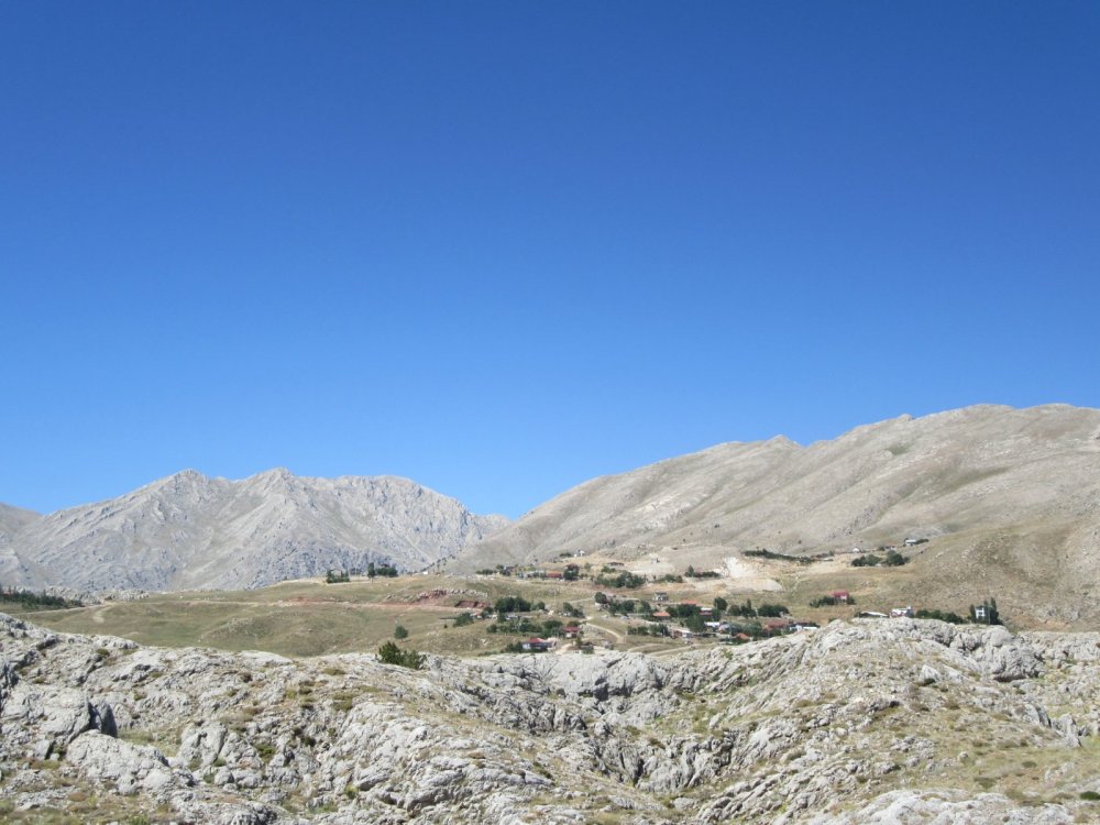 FESLİKAN ARDIÇ ÇUKURU YAYLASI-KARADAĞ (2000 m)