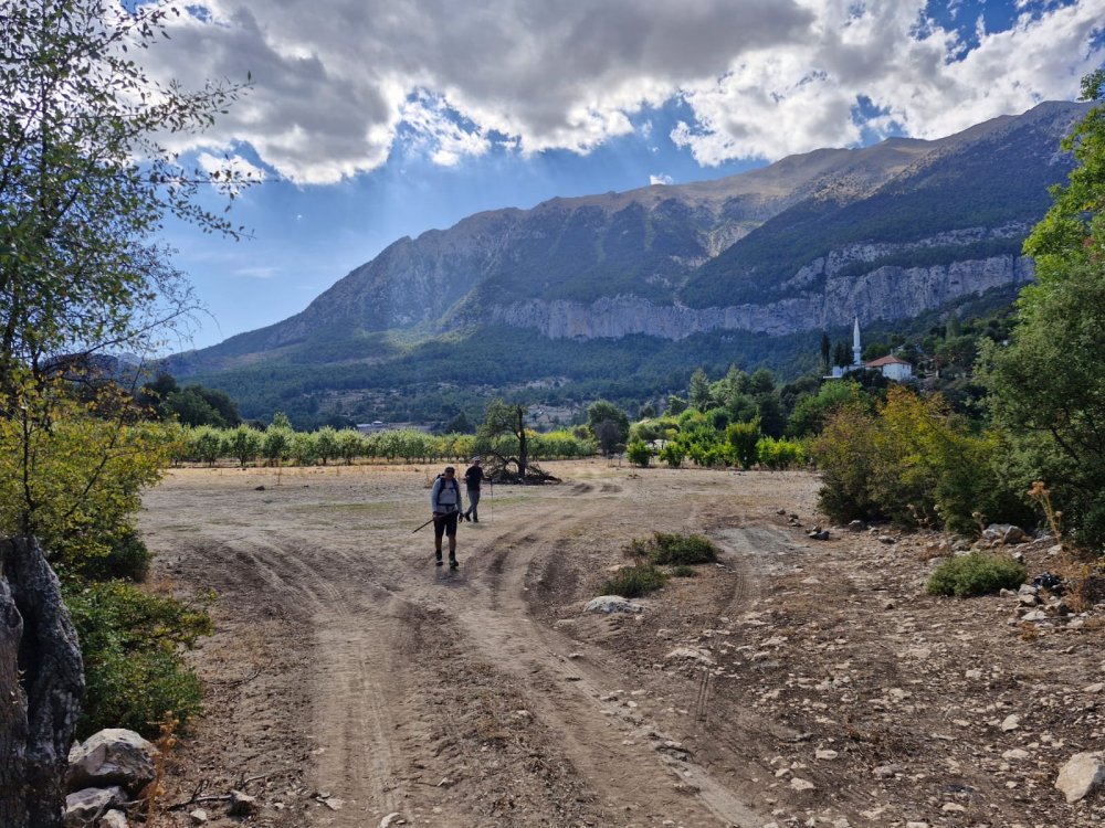 TODOSK  20. ULUSAL LİKYA YOLU YÜRÜYÜŞÜ GÖYNÜK /GEYİKBAYIRI  ETABI (50 KM)